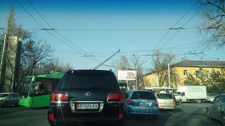 На Айтматова-Горького произошло ДТП с участием маршрутки и 2 автомашин <i>(видео)</i>