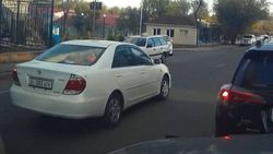 На Ахунбаева - Жукеева-Пудовкина водитель «Тойоты Камри» выехал на встречную полосу (видео)