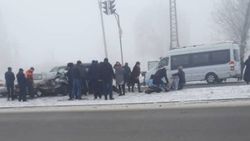 На объездной дороге «Мерседес» столкнулся с «Хондой». 9 человек пострадали. Видео, фото
