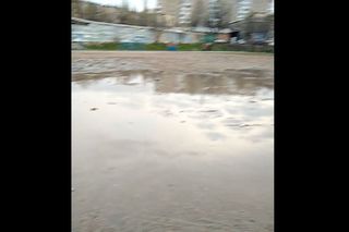 Житель Бишкека жалуется, что на стадионе средней школы №3 после дождя образовались большие лужи