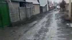 Житель жилмассива Ынтымак просит восстановить дорогу после прокладки канализационных труб. Видео