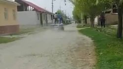 Жители села Кенсай Ошской области раздали 20 тонн муки нуждающимся семьям. Видео