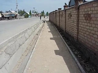 Бишкекчанин просит проверить качество проведения ремонта дорог в жилмассиве Жениш (видео)