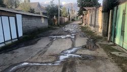 В селе Беш-Кунгей прорвало водопроводную трубу, - местный житель Нурлан