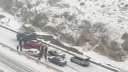 В Бооме во время снегопада «Мазда» въехала в грузовик, - очевидец