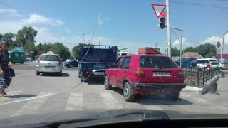 Житель: В Канте на красный сигнал светофора водители не реагируют, а выезд за стоп-линию в порядке вещей (фото)