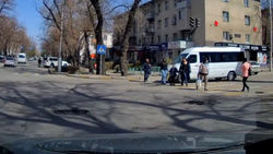 Водитель жалуется на ямы на дороге на Киевской. Видео