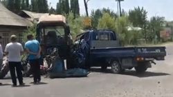 В Узгене столкнулись трактор и «Портер». Видео с места аварии