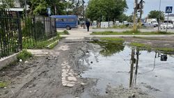 Горожанин жалуется на состояние тротуара в Киркомстроме. Фото