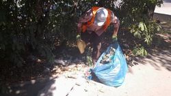 «Тазалык» убрал мусор вдоль тротуара на Щербакова. Фото
