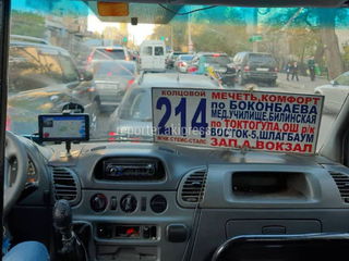 На табличках в маршрутках Бишкека названия улиц написаны с ошибками. Фото