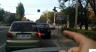 Бишкекчанин предлагает добавить дополнительную секцию на светофоре на Южной магистрали. Видео