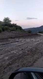 В нескольких местах на дороге между селом Сын-Таш и курортом Иссык-Ата сошли сели