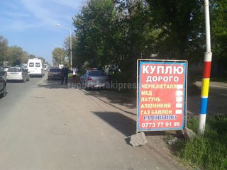 В селе Военно-Антоновка сотрудники патрульной милиции прятались за рекламным стендом <i>(фото)</i>