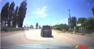 По дороге на Иссык-Куль пассажиры джипа кидали мусор из окна <i>(видео)</i>