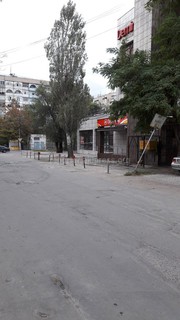 Законно ли «Демир банк» огородил парковку на пересечении улиц Горького и Тыныстанова? - читатель (фото)