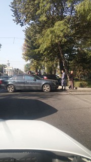 В Бишкеке на перекрестке Чуй-Манаса произошло ДТП <i>(фото)</i>