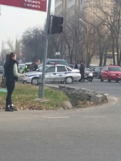 На перекрестке Байтик баатыра-Медерова столкнулись внедорожник и машина патрульной милиции <i>(фото)</i>