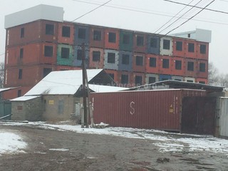 Можно ли возводить многоэтажное здание из железных контейнеров, как строение на ул.Кулиева? - читатель (фото)