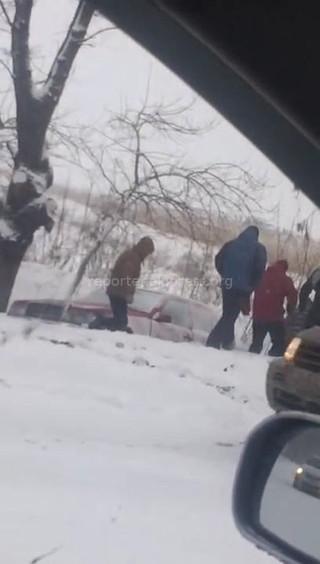 На объездной дороге произошло ДТП, одна из автомашин вылетела в кювет <i>(видео)</i>