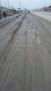 Из-за грязи четырехполосная дорога в жилмассиве Ак-Ордо стала двухполосной, - читатель (фото)