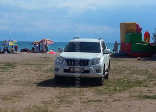 Внедорожник «Тойота» заехал на пляж пансионата «Кыргызское взморье» <i>(фото)</i>