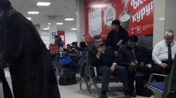 В аэропорту Оша из-за задержки рейса люди несколько часов сидят без питания, - очевидец <i>(фото, видео)</i>