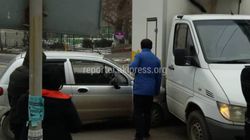 На Уметалиева-Рыскулова легковушка врезалась в грузовик. Житель просит установить светофор <i>(фото)</i>
