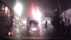 На Жибек Жолу - Курманжан Датка автобус №46 высадил пассажиров на проезжей части <i>(видео)</i>