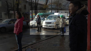 Житель Бишкека проучил любителей ездить по встречной полосе