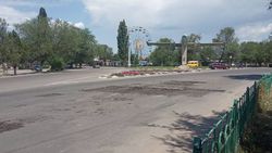 В Токмоке больше недели не заделывают ямы возле центральной кольцевой (фото)