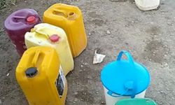 В селе Чон-Талаа жители набирают питьевую воду с одной колонки (видео)