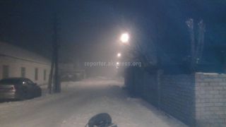 Включили прожектора уличного освещения на ул.9 января в Бишкеке, только не все лампы горят, - житель (фото)
