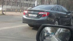 В Бишкеке замечены две «Тойоты» с подложными номерами