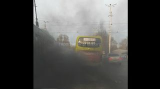 Автобус №38 ехал и дымил <i>(видео)</i>