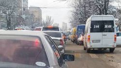 Бишкекчанин просит увеличить время зеленого света светофора на ул.Боконбаева на пересечении с ул.Абдрахманова