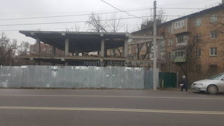 На Сухомлинова-Токтоналиева капстроительство возводится аккурат перед окнами жилого дома, - бишкекчанин