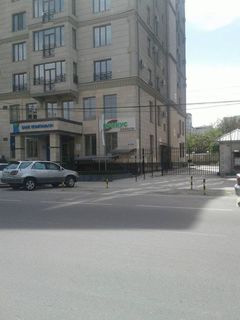Зачем на улице Токтогула города Бишкек установили оградительные столбы? <i>(фото)</i>