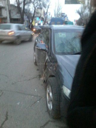 В Бишкеке столкнулись 2 автомобиля <b>(фото)</b>