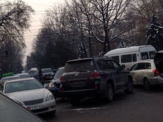 На пересечении улиц Советской и Фрунзе столкнулись три автомобиля <b>(фото)</b>