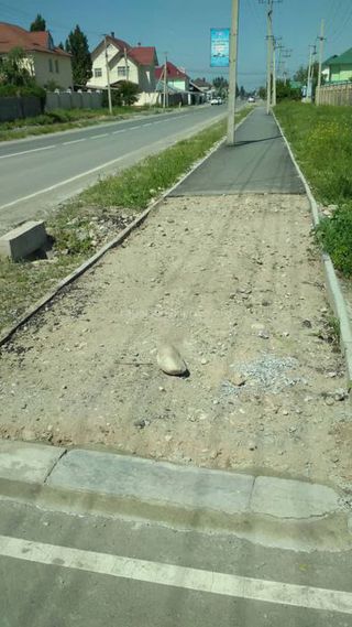 Зачем разрушают дорогу в хорошем состоянии на ул.Тогузак в Бишкеке? - житель