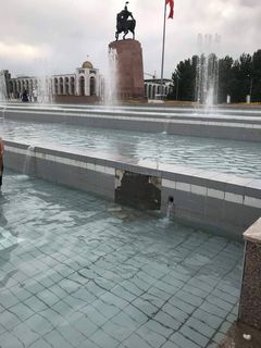Плитка фонтана возле Исторического музея отвалилась