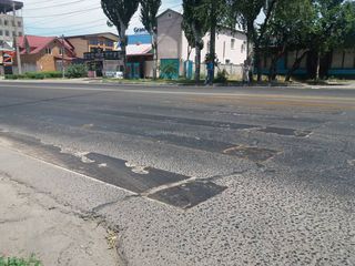На ул.Юнусалиева неаккуратно залитый битум пачкает пешеходов и машины (фото, видео)