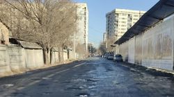 Бишкекчанка Тамара жалуется на состояние ул.Ажыбек Баатыра. Фото