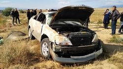 На Иссык-Куле Lexus RX 300 слетел с дороги, есть жертвы. Фото