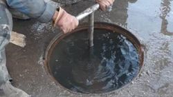 «Бишкекводоканал» устранил утечку воды на проспекте Чуй. Фото