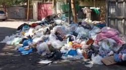 Гора мусора сзади здания ООН. Фото