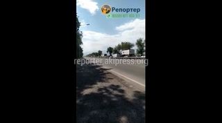 На Васильевском тракте на въезде в Бишкек образовалась пробка. Видео очевидца