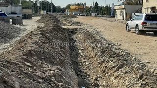 Ремонт дороги на Шабдан Баатыра был приостановлен из-за задержек с поставкой стройматериалов