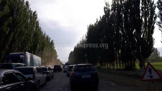 Двухкилометровая пробка в пригороде Балыкчы